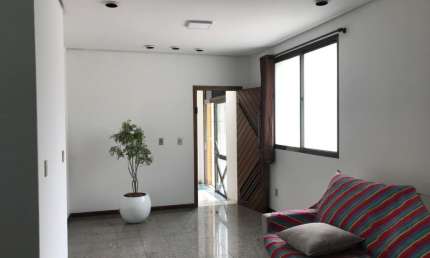 EXCELENTE CASA RESIDENCIAL DE 6 DORMITÓRIOS NO CENTRO DE FLORIANÓPOLIS