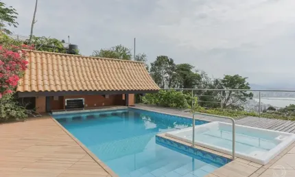 Linda casa de 4 dormitórios no centro de florianópolis