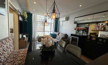 LINDO APARTAMENTO DE 2 SUÍTES NO CENTRO DE FLORIANÓPOLIS