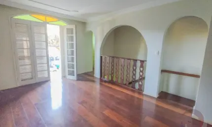 ÓTIMA CASA RESIDENCIAL DE 4 DORMITÓRIOS NA AGRONÔMICA