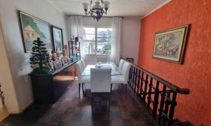 ÓTIMA CASA RESIDENCIAL DE 4 DORMITÓRIOS NA AGRONÔMICA