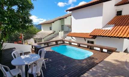 ÓTIMA CASA RESIDENCIAL DE 3 DORMITÓRIOS NA TRINDADE