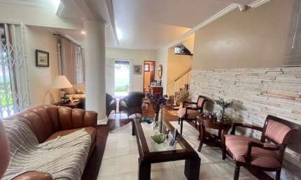 LINDA CASA RESIDENCIAL DE 3 DORMITÓRIOS NA TRINDADE