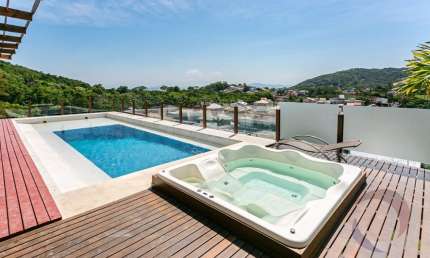 LINDA CASA RESIDENCIAL DE 5 DORMITÓRIOS NO SANTO ANTÔNIO DE LISBOA