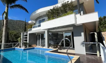 LINDA CASA RESIDENCIAL DE 3 DORMITÓRIOS NO SANTO ANTÔNIO DE LISBOA