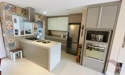 LINDA CASA RESIDENCIAL DE 3 DORMITÓRIOS EM SAMBAQUI