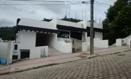 Linda casa residencial de 4 dormitórios no centro de florianópolis
