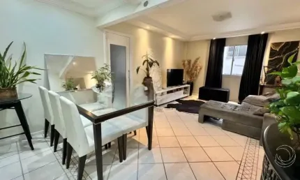 Ótimo apartamento de 2 dormitórios no centro de florianópolis