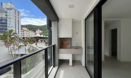 LINDO APARTAMENTO DE 2 DORMITÓRIOS NO CENTRO DE FLORIANÓPOLIS