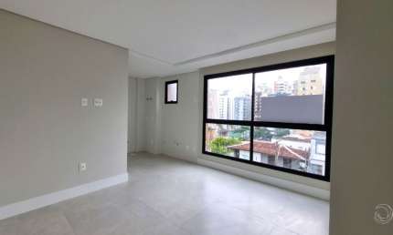 LINDO APARTAMENTO DE 1 DORMITÓRIOS NO CENTRO DE FLORIANÓPOLIS