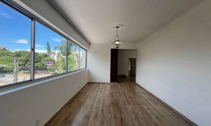 LINDO APARTAMENTO DE 4 DORMITÓRIOS NO CENTRO DE FLORIANÓPOLIS