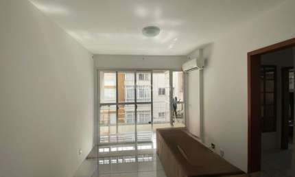 ÓTIMO APARTAMENTO DE 2 SUÍTES NO CENTRO DE FLORIANÓPOLIS