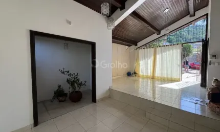 Casa residencial com 3 quartos sendo 1 suíte na trindade