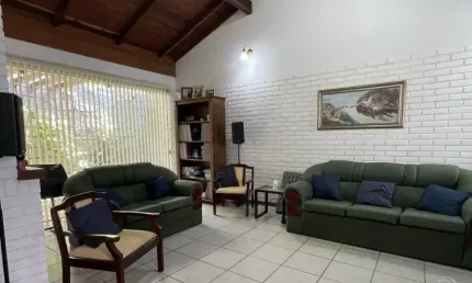 Casa Residencial de 250m² com 3 quartos na Carvoeira
