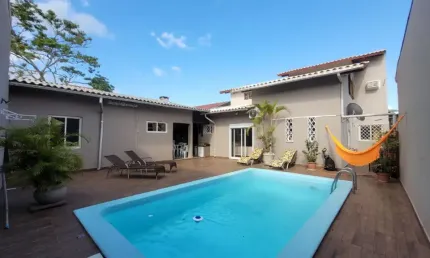 Casa residencial com 5 quartos no bairro Córrego Grande