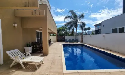 Casa com 4 suítes no Córrego Grande, em Florianópolis