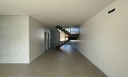 Maravilhosa casa residencial de 3 dormitórios no bairro lagoa da conceição