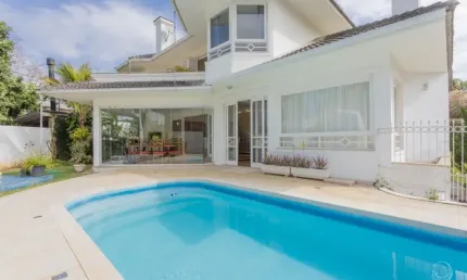Casa residencial de 4 dormitórios no bairro lagoa da conceição
