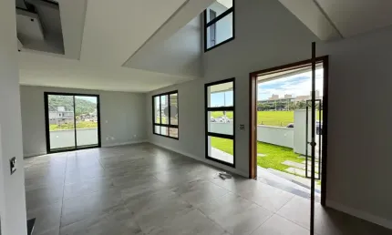 Linda casa residencial de 3 dormitórios no bairro rio tavares
