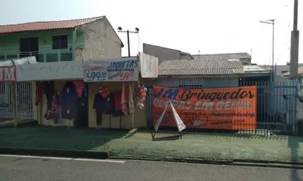 Loja e casas nos fundos no bairro cachoeira em araucária