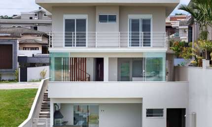 Casa Sobrado, 3 dormitórios (3 suítes), 4 vagas. Floradas da Serra, Sjc.