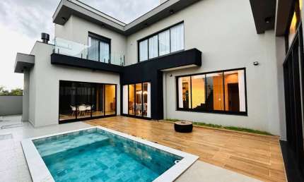Casa Sobrado 4 Dormitórios (4 suítes), 4 vagas, Mobiliado, Urbanova.