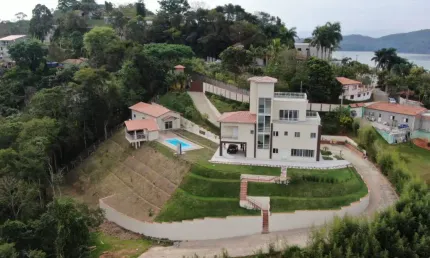 Chácara com área do terreno de 9.806,00 m, Condomínio Águas de Igaratá, SP.