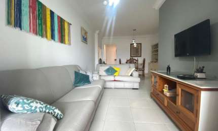 Amplo apartamento de 2 dormitórios com lazer completo na Ponta da Praia em Santos