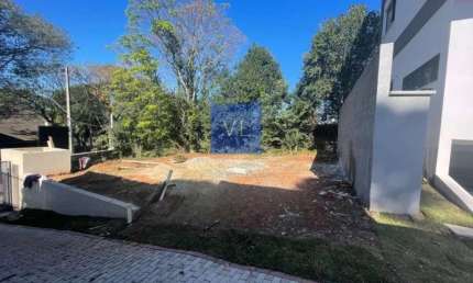 Terreno Exclusivo em Condomínio Fechado no Cabral, 200m²
