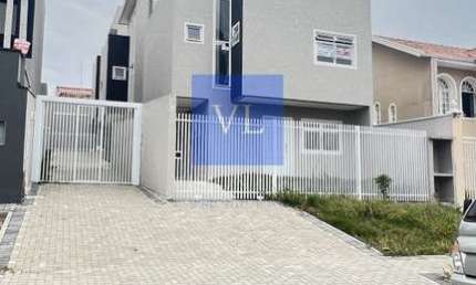 Sobrado  com Terraço Amplo e Acabamentos Premium - Xaxim, Curitiba-PR. 3 Quartos, 1 Suíte, 2 Salas, 1 Vaga. Venha Conferir!