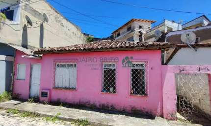 Vendo casa com 2 quartos e kitnet ao lado próximo ao Centro de  Ilhéus-Ba