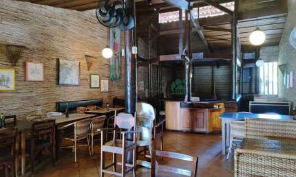 VENDE-SE PONTO COMERCIAL + 6 APARTAMENTOS INACABADOS – ORLA DO PONTAL