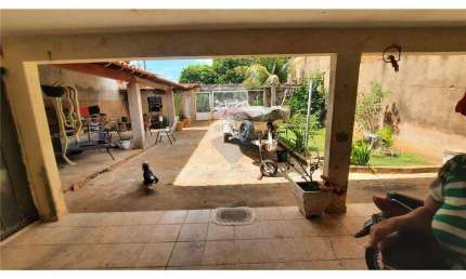 CASA  A VENDA BAIRRO LAGO AZUL MUITO BEM LOCALIZADA