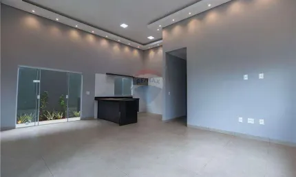 Vila madalena, possui 3 quartos sendo 1 suíte e 3 banheiros, living dois ambientes.