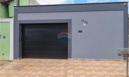 Casa a venda com 3 quartos e varanda com churrasqueira