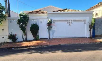 Casa com 4 quartos para alugar no Monterrey, Araçatuba 