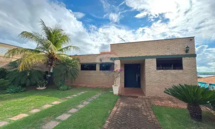 'Luxo e Conforto: Casa Espetacular em Cond. Fechado'