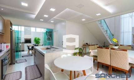 Casa com 3 dormitórios à venda, 192 m² por R$ 830.000,00 - Jardim Menegazzo - Apucarana/PR