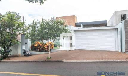 Casa com 3 dormitórios à venda, 230 m² por R$ 1.300.000,00 - Jardim Menegazzo - Apucarana/PR