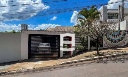 Casa na área central à venda por R$ 390.000 - Centro - Apucarana/PR