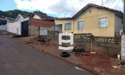 Casa com 4 dormitórios à venda, 137 m² por R$ 120.000,00 - Núcleo Habitacional Adriano Correia - Apucarana/PR