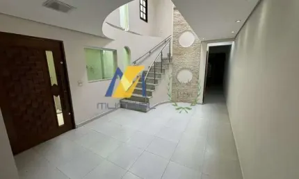 Sobrado à Venda com 264m², 4 dormitórios, 1 suíte, 2 salas e 2 vagas!!!
