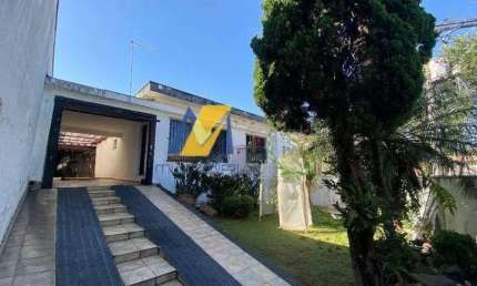 Casa à Venda com 228m², 2 dormitórios, 1 suíte, 1 sala e 4 vagas!!!