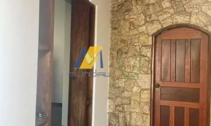 'você nunca viu um sobrado tão versátil e imponente assim!'