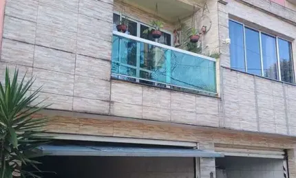 “esse sobrado é tipo 2 em 1: casa linda + espaço pra ganhar dinheiro!'