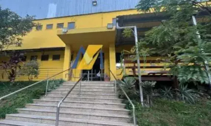VENDO EXCELENTE GALPÃO EM LOCALIZAÇÃO PRIVILEGIADA!