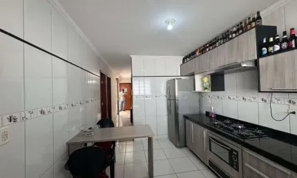 Casa com 3 quartos à venda na Rua Americo Laerte Bugatão, 653, Jardim Andrade, Maringá