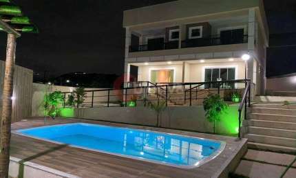 Casa Triplex em condomínio, 2 quartos, Jardim Peró - Cabo Frio