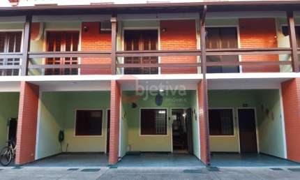 Casa triplex condomínio, 3 quartos, 3 vagas - Peró - Cabo Frio