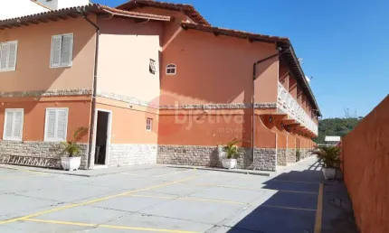 Casa tríplex a venda em condomínio com 3 quartos no Peró - Cabo frio